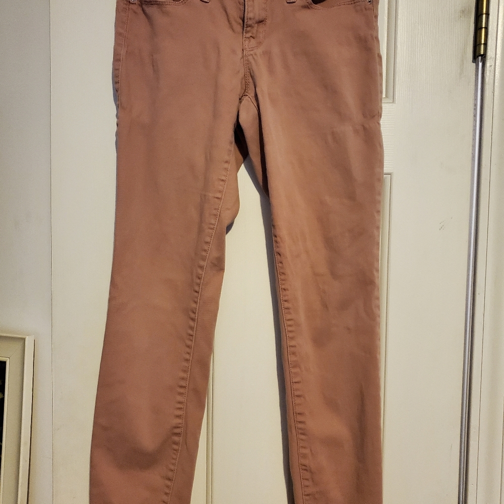 Salmon colored skinny jeans.